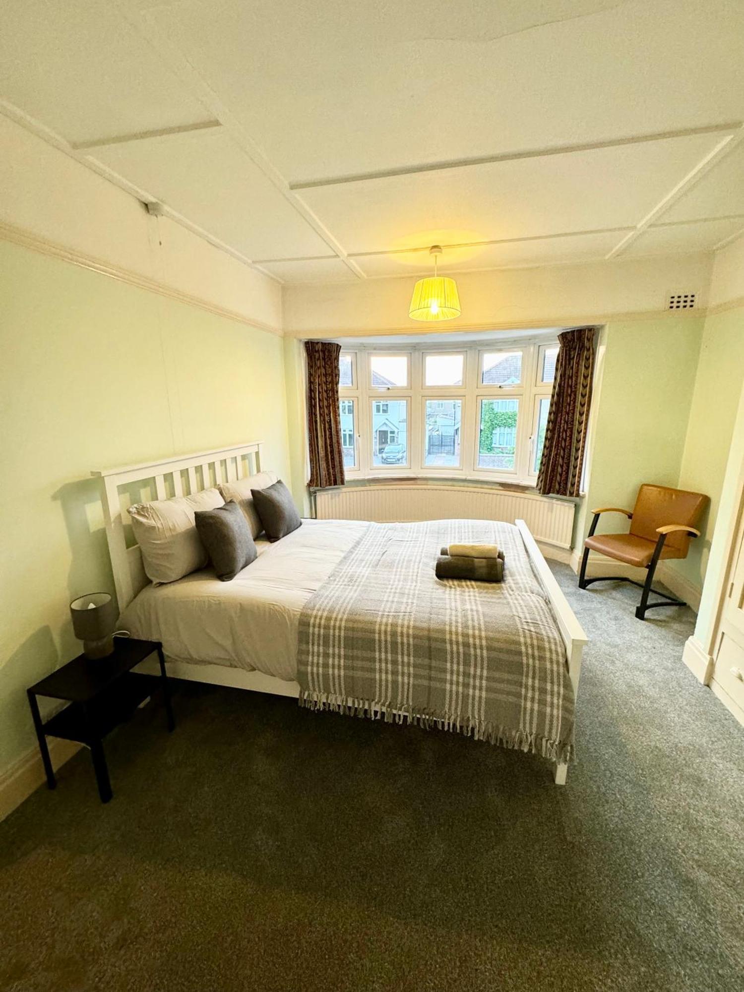 Homestay Spacious Double Near Southmead Bristol