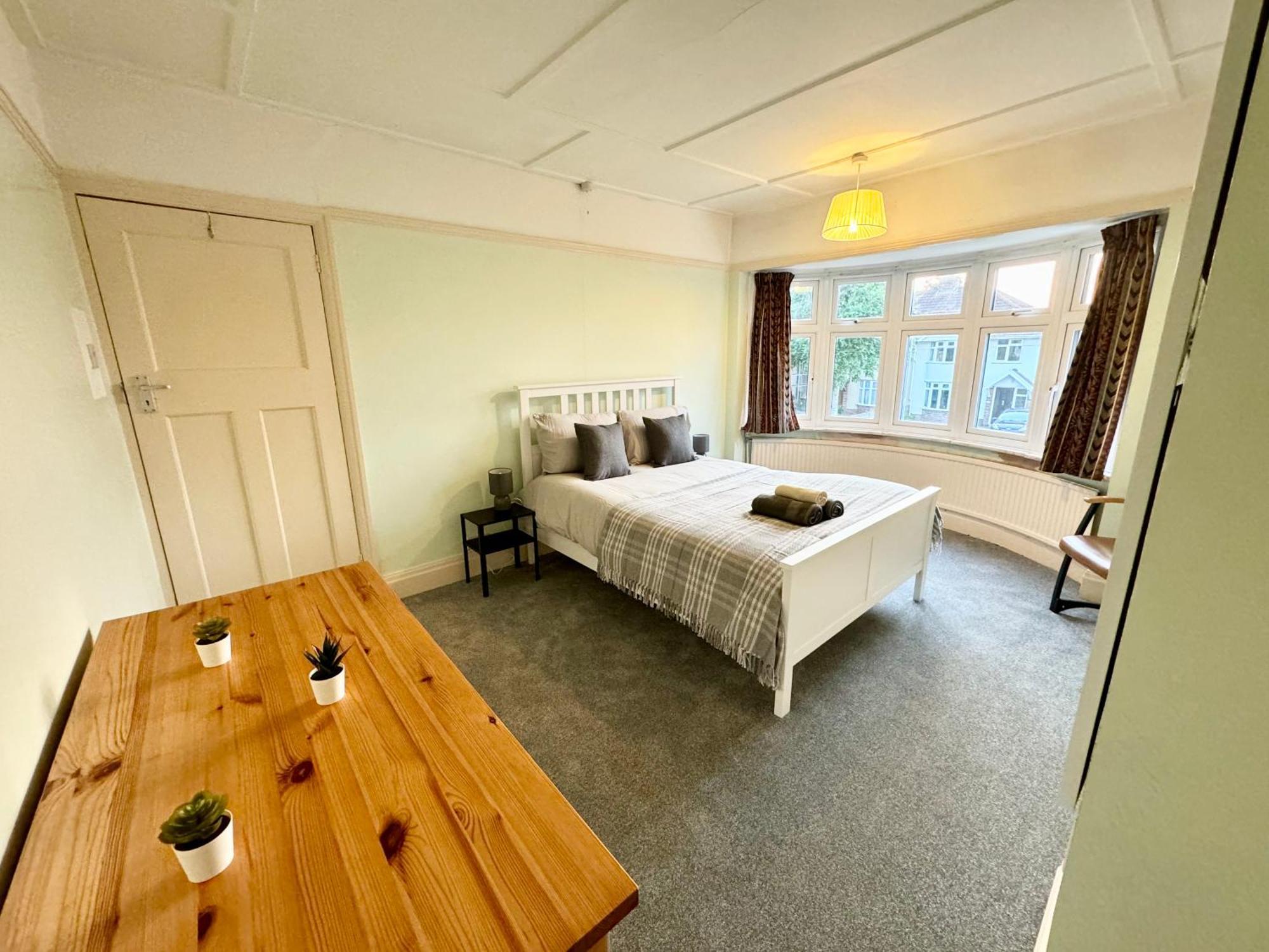 Spacious Double Near Southmead Проживание в семье